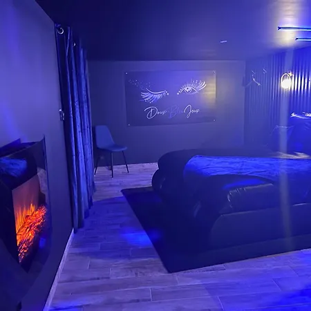 Cleopatre Avec Balneo & Billard - Doux Bleu Jeux דירה